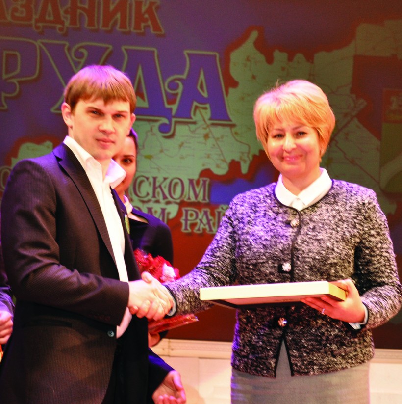 Элинаровцы получили заслуженные награды на празднике труда