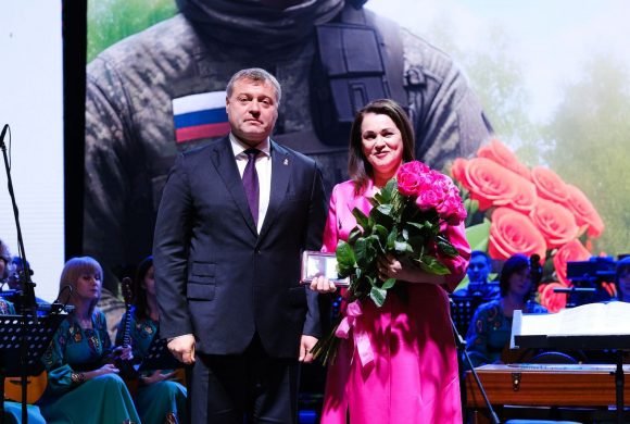 Знак отличия директору завода «Астраханское стекловолокно»
